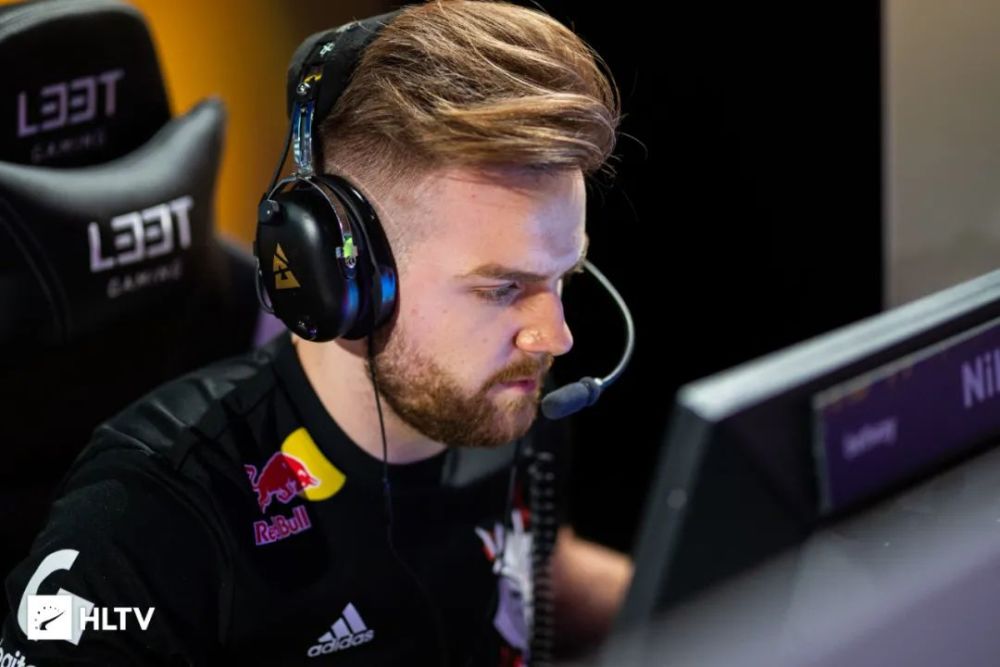 LCK常规赛结束：KT 17胜1负领跑，Zeka、Canyon并列POG